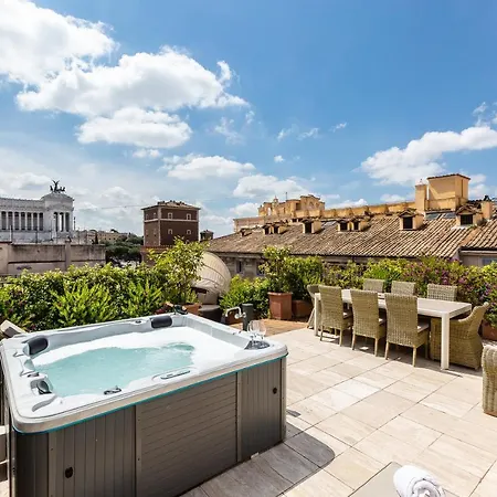Amazing Penthouse Piazza Venezia アパート