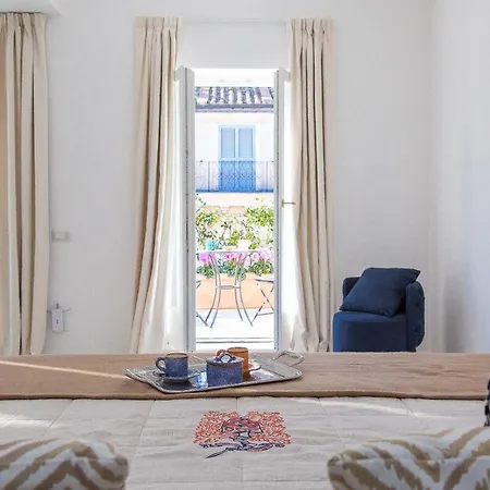 Amazing Penthouse Piazza Venezia アパート